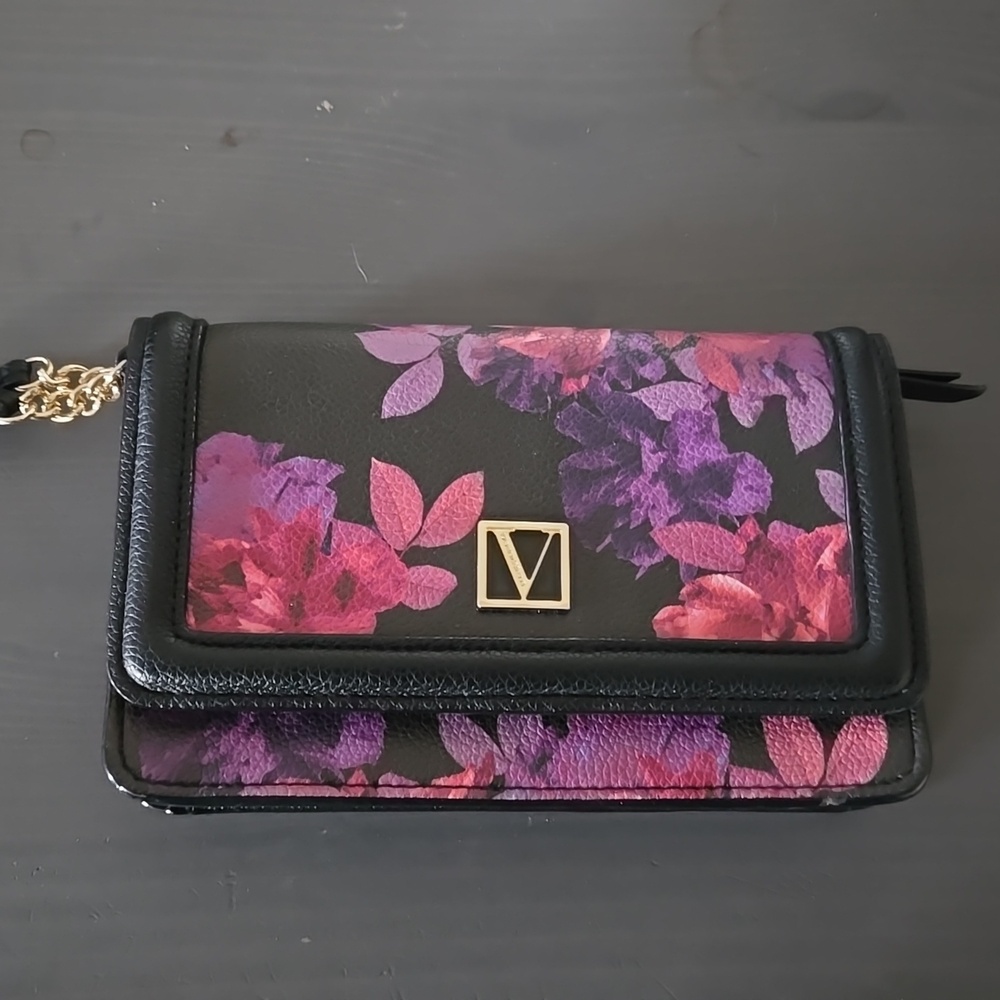 Vera Wang floral wristlet and key chain card holder